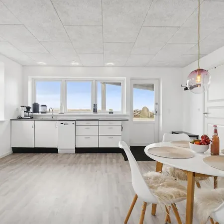 Carola - 1km From The Sea By Interhome